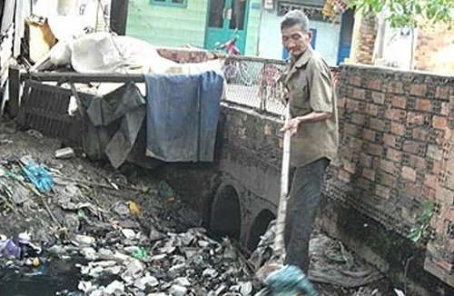 30 năm vớt rác trên kênh