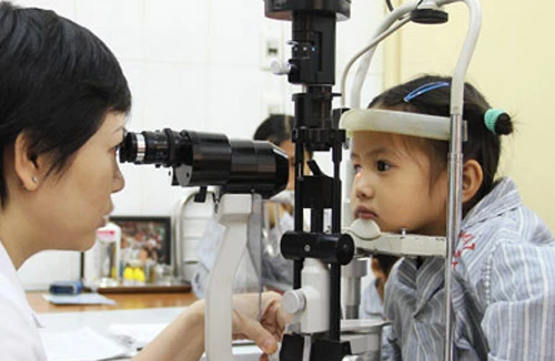 Đùa nghịch dại, nhiều trẻ em hỏng mắt