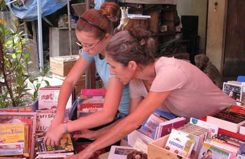 Chợ tây, chợ tem