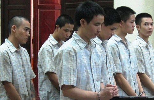 Vào tù vì lỡ tay ra đòn hội đồng…