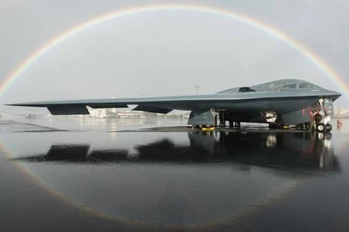 Mỹ đang chế tạo cùng lúc 6 siêu máy bay ném bom tàng hình B-21