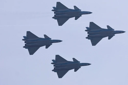 Trung Quốc cán mốc 300 tiêm kích J-20: Vượt xa số lượng F-22 Mỹ, liệu có thay đổi ‘cán cân’ bầu trời?