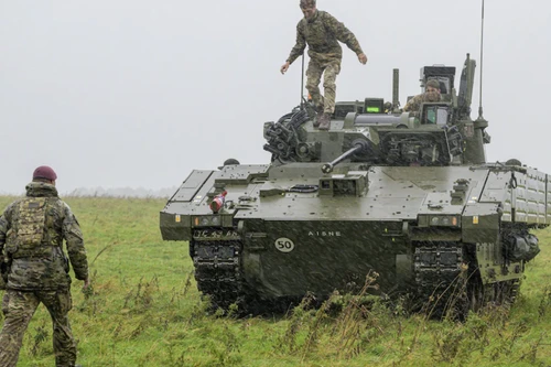 Hàng chục binh sĩ Anh đổ bệnh khi ngồi thiết giáp 10 triệu USD