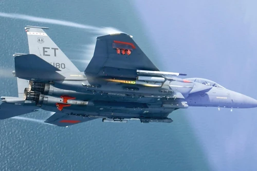Mỹ biến rocket thông minh APKWS II thành 'vũ khí diệt UAV' trên F-15E