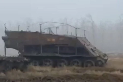 Nga tháo tháp pháo, biến xe tăng T-62M thành thiết giáp chở quân