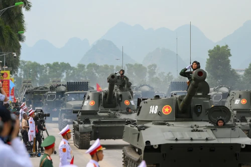 Pháo tự hành mạnh nhất của QĐND Việt Nam tham gia A80