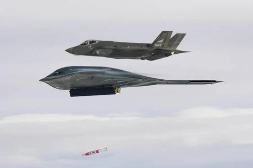 'Bóng ma tàng hình' B-2 Mỹ thử nghiệm đánh chìm tàu chiến