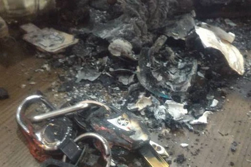 Cảnh báo: Điện thoại thông minh bất ngờ phát nổ cháy trong đêm