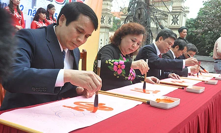 Hà Nội khai bút “Đức”- “Trí”- “Học”- “Thành”- “Nhân”