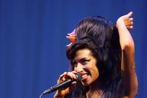 Nữ ca sĩ tài năng Amy Winehouse đột tử