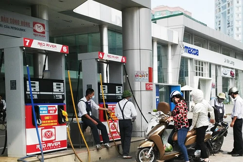 Giá xăng tiếp tục giảm hơn 500 đồng/lít