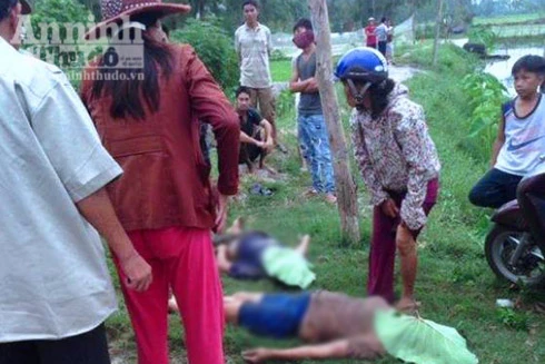 Đi hái rau, hai mẹ con chết đuối thương tâm