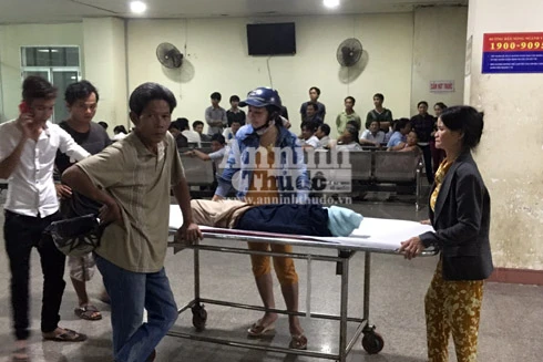 Bé trai 2 tuổi tử vong bất thường, người nhà vây kín bệnh viện phản ứng