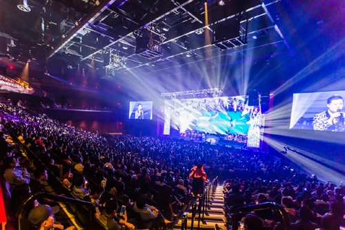 Quang Dũng chia sẻ hình hậu trường liveshow trên đất Mỹ