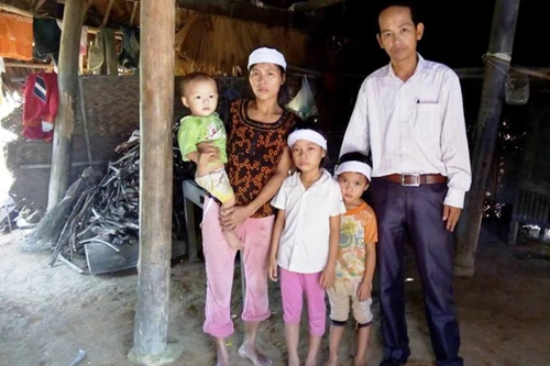 Nghẹn ngào trước gia cảnh khốn khó của cháu bé lớp 3 bị chết vì đói