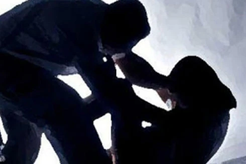 Táng tận dìm đầu bà cụ 70 tuổi vào thau nước cho đến chết để cướp tiền 