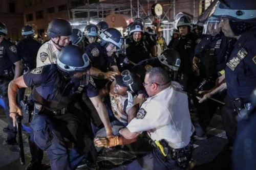 [Ảnh] Đi ngược quan điểm của Tổng thống Mỹ, TP. Minneapolis sẽ giải thể lực lượng cảnh sát