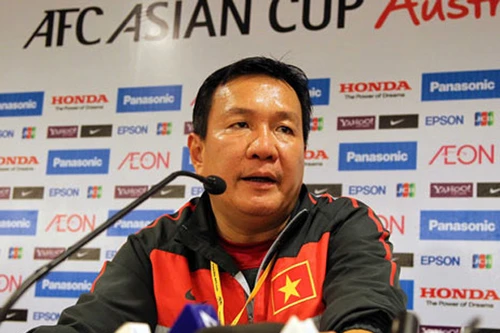 HLV Hoàng Văn Phúc tiếc vì các chân sút phung phí cơ hội ghi bàn