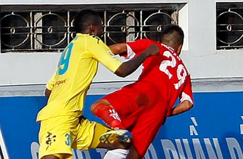 Khơi mào ẩu đả, Văn Nam thoát thẻ nhưng không thoát tội