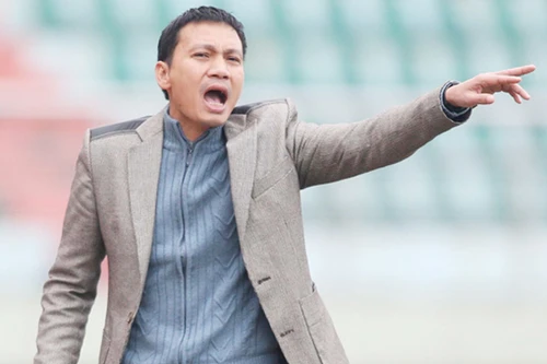 Chôn chân ở đáy bảng, CLB Hà Nội “trảm” HLV Triệu Quang Hà