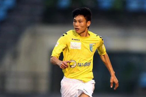 Vào hùa hăm doạ trọng tài, 3 cầu thủ của CLB Hà Nội chịu án treo giò 