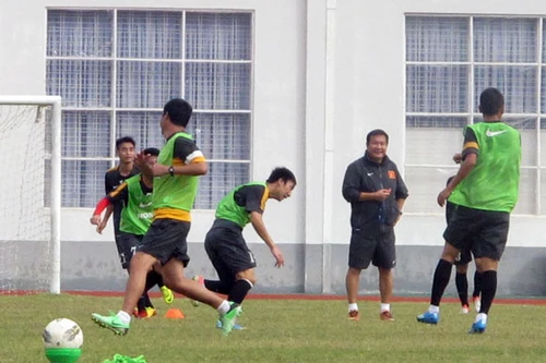 Quang Hùng, Mạnh Hùng trở lại, ông Phúc vẫn dè chừng U23 Lào