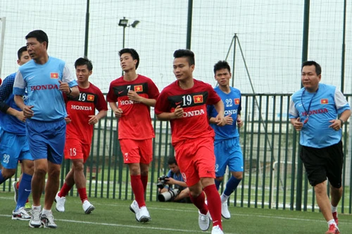 HLV Hoàng Văn Phúc không quan tâm đến tiền thưởng tại BTV Cup 2013