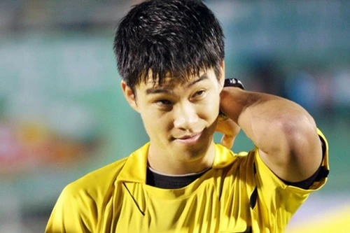 Trọng tài “Hotboy” xứ Hàn cầm còi trận Việt Nam- Uzbekistan