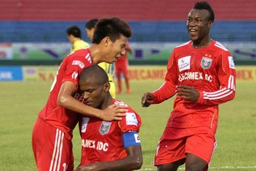 B.Bình Dương thắng trận đầu tay, SHB Đà Nẵng thua thảm tại Ninh Bình