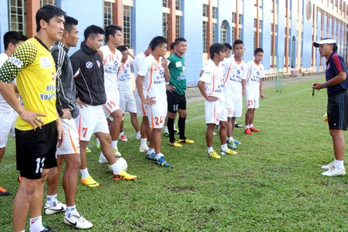 Bỏ V-League, XMXT.SG luyện quân để đá giải tại…Uganda