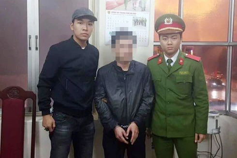 Hà Nội: Gặp 141, người đàn ông vứt xe máy giữa đường bỏ chạy