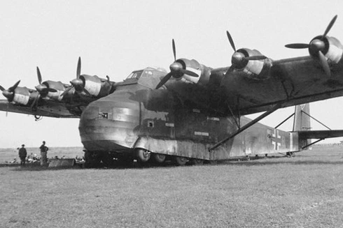 10 "quái vật" đáng sợ nhất từng xuất hiện trên bầu trời