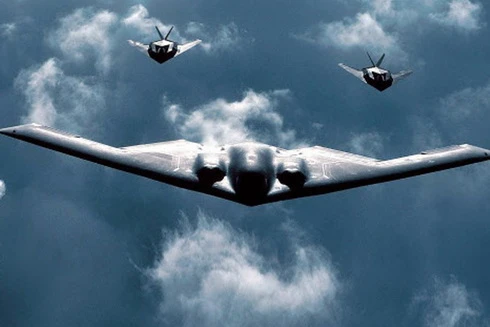 Máy bay ném bom tàng hình B-2 có thể... bắn rơi Su-35 trong không chiến tầm xa?