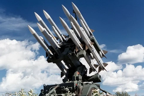 Những hệ thống phòng không mặt đất sử dụng... tên lửa không đối không