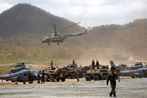 Quân đội Campuchia trình diễn bộ mặt hiện đại không ngờ