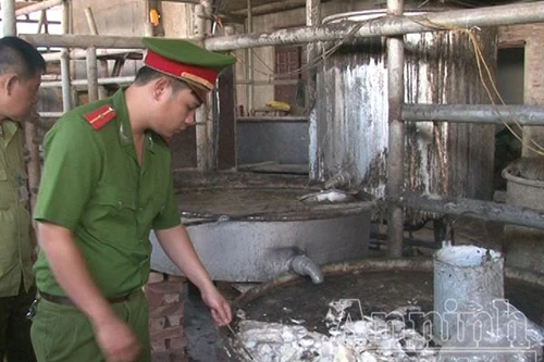 Xử phạt 5 triệu đồng cơ sở sản xuất mỡ "bẩn" xuất sang... Trung Quốc