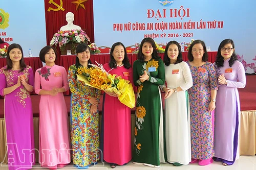 Phụ nữ Công an quận Hoàn Kiếm: Tự tin - Tự trọng - Trung hậu - Đảm đang