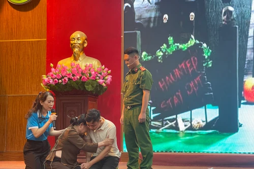 "Quản lý giáo dục người thân trong gia đình không phạm tội và tệ nạn xã hội"