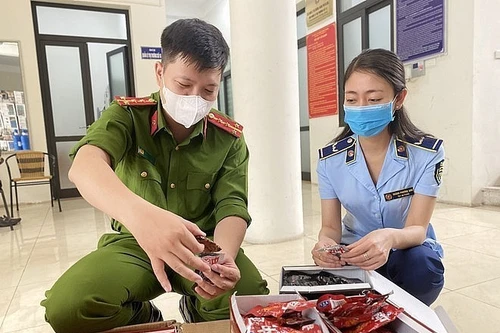 Cơ quan điều tra khởi tố nhiều vụ buôn bán, vận chuyển hàng cấm 