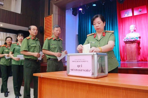 Xoa dịu nỗi đau, sẻ chia mất mát với đồng chí, đồng đội