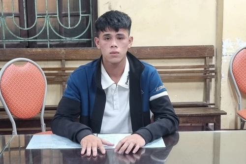 'Thông chốt nồng độ cồn', nam thanh niên lao thẳng xe vào một Cảnh sát