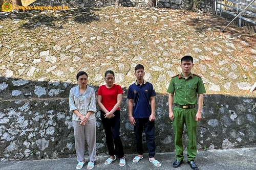 Đặt mua hóa đơn giả để "phù phép" hàng hóa trôi nổi bán trên mạng