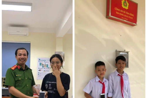 Nhặt được điện thoại, hai học sinh lớp 7 nhờ cán bộ Công an tìm và trả lại cho người mất