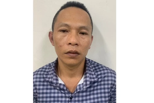 Tài xế taxi phá mật khẩu điện thoại của khách rồi trộm tiền trong tài khoản