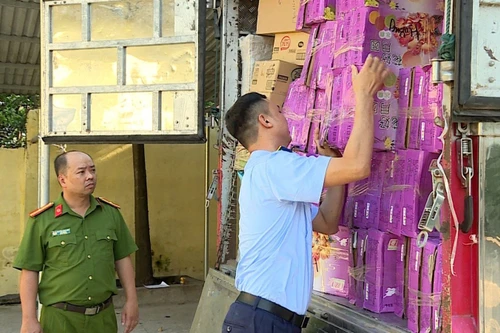 'Chặn' lô hàng 21.000 chiếc bánh trung thu nghi nhập lậu 
