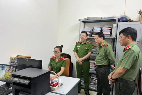 Lãnh đạo Bộ Công an kiểm tra công tác triển khai Công an phường điển hình, kiểu mẫu tại phường Ô Chợ Dừa 