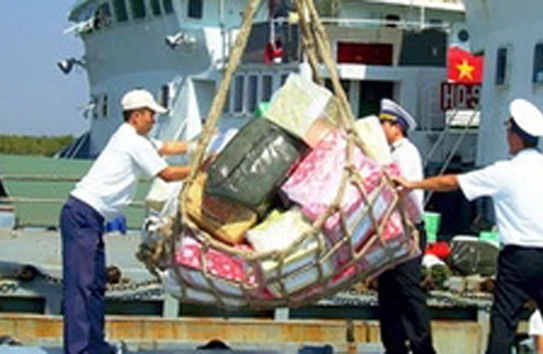 Đưa quà Tết ra huyện đảo Trường Sa 