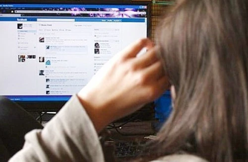 “Gặp” con dâu trên “phây”, mẹ chồng khóc dở, mếu dở