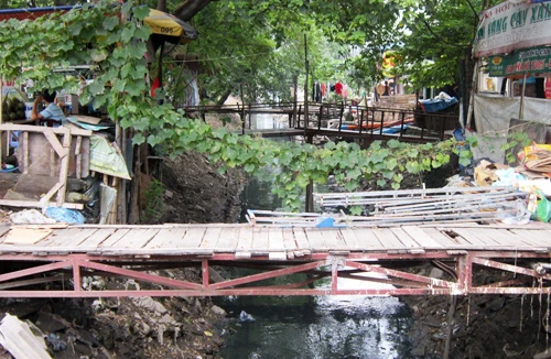 Chênh vênh “cầu khỉ” giữa Thủ đô