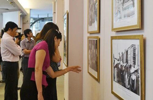 Triển lãm “Học tập và làm theo tấm gương đạo đức Hồ Chí Minh”